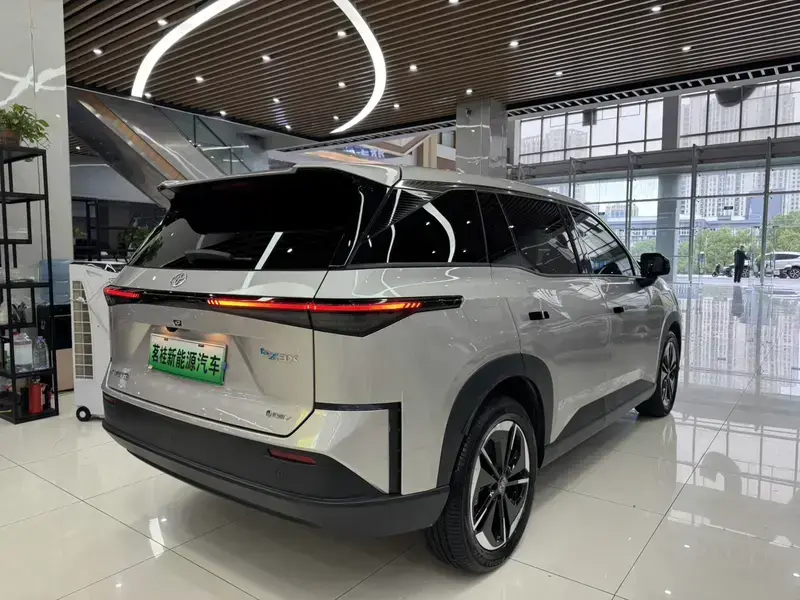 2025 Toyota bZ3X с пробегом 25 000 км