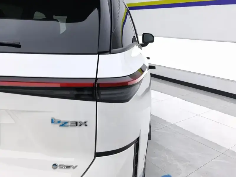 2025 Toyota bZ3X с пробегом 20 000 км