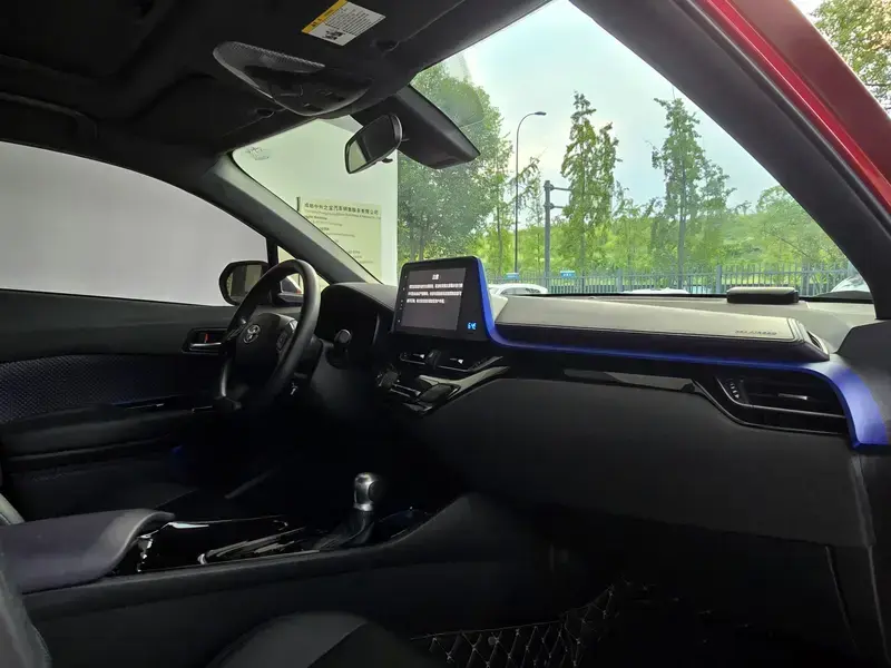 2020 Toyota C-HR с пробегом 22 000 км