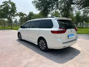 2020 Toyota Sienna с пробегом 106 000 км