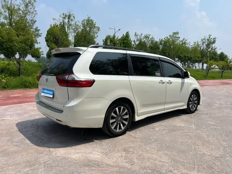 2020 Toyota Sienna с пробегом 106 000 км