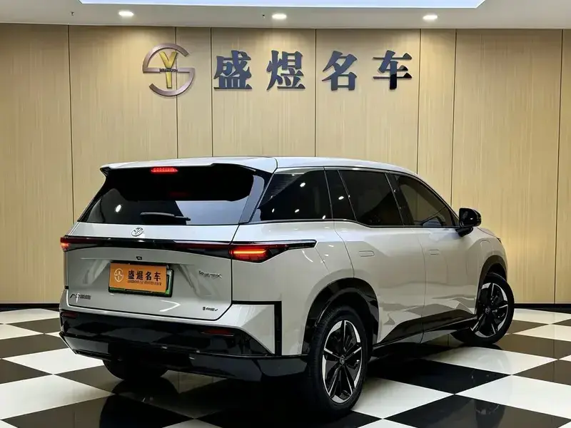 2025 Toyota bZ3X с пробегом 23 000 км