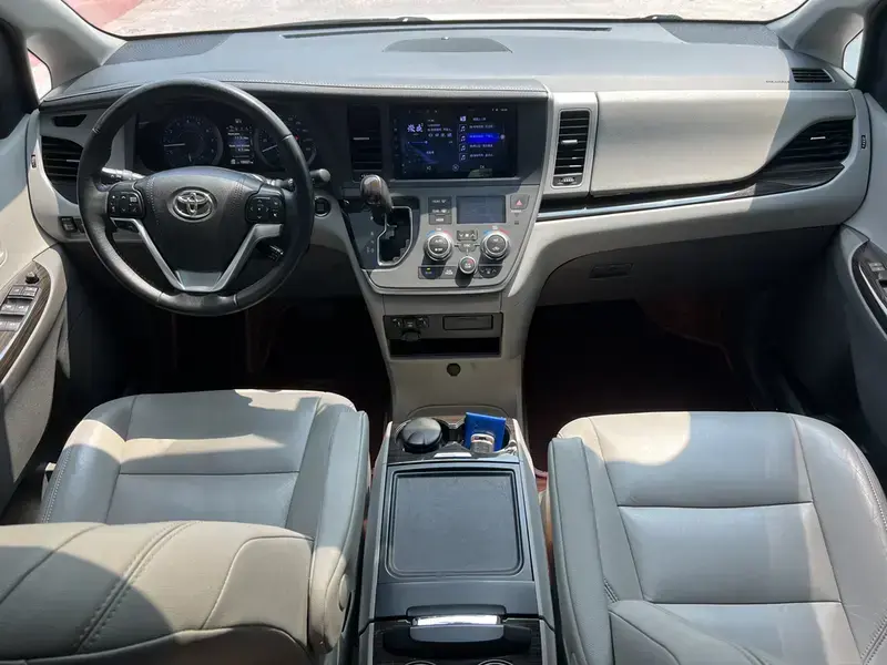 2020 Toyota Sienna с пробегом 106 000 км