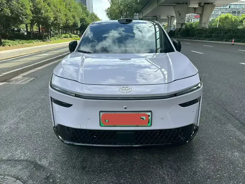 2025 Toyota bZ3X с пробегом 9 500 км