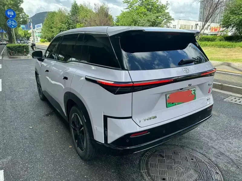 2025 Toyota bZ3X с пробегом 9 500 км