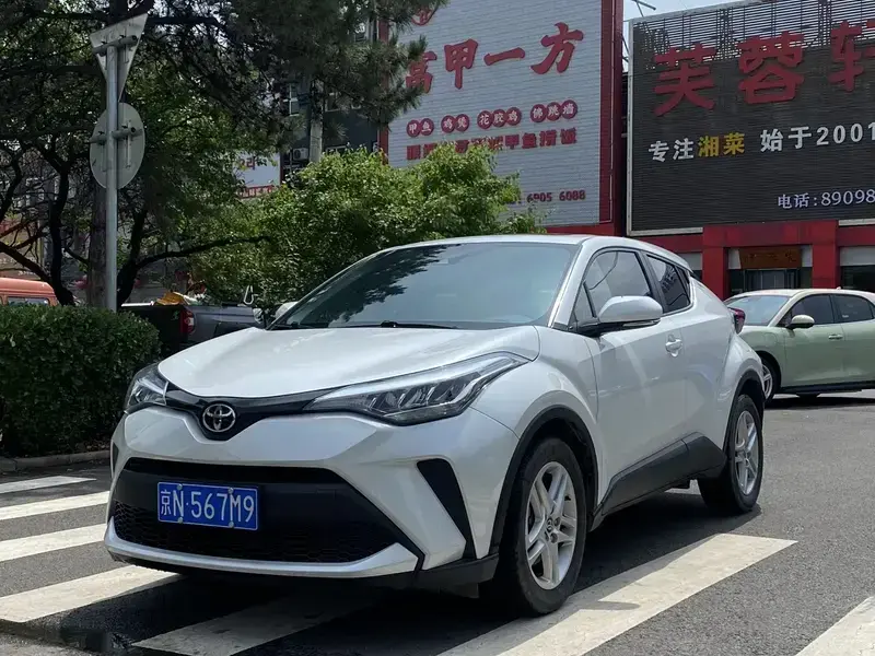2022 Toyota C-HR с пробегом 17 000 км
