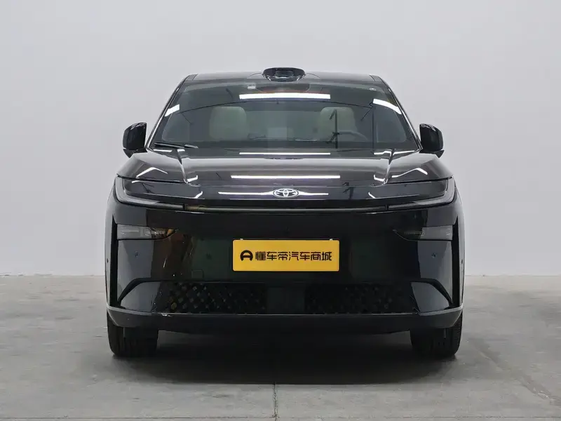 2025 Toyota bZ3X с пробегом 7 300 км
