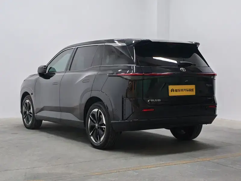 2025 Toyota bZ3X с пробегом 7 300 км