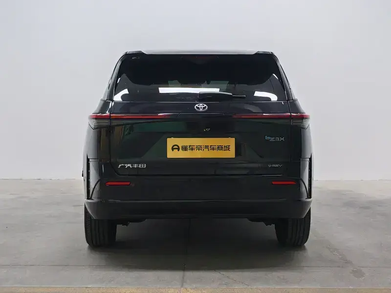 2025 Toyota bZ3X с пробегом 7 300 км