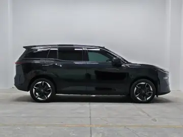 2025 Toyota bZ3X с пробегом 7 300 км