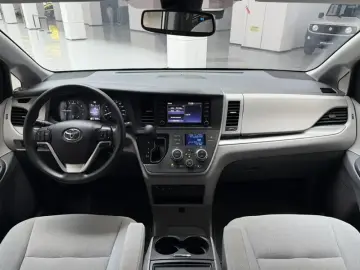 2020 Toyota Sienna с пробегом 60 000 км