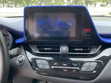 2022 Toyota C-HR с пробегом 17 000 км
