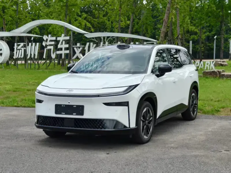 2025 Toyota bZ3X с пробегом 200 км