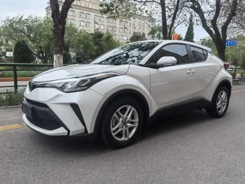 2023 Toyota C-HR с пробегом 22 800 км