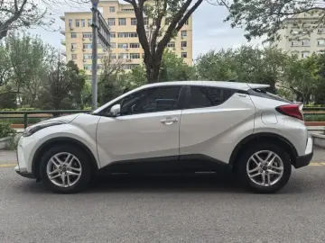 2023 Toyota C-HR с пробегом 22 800 км