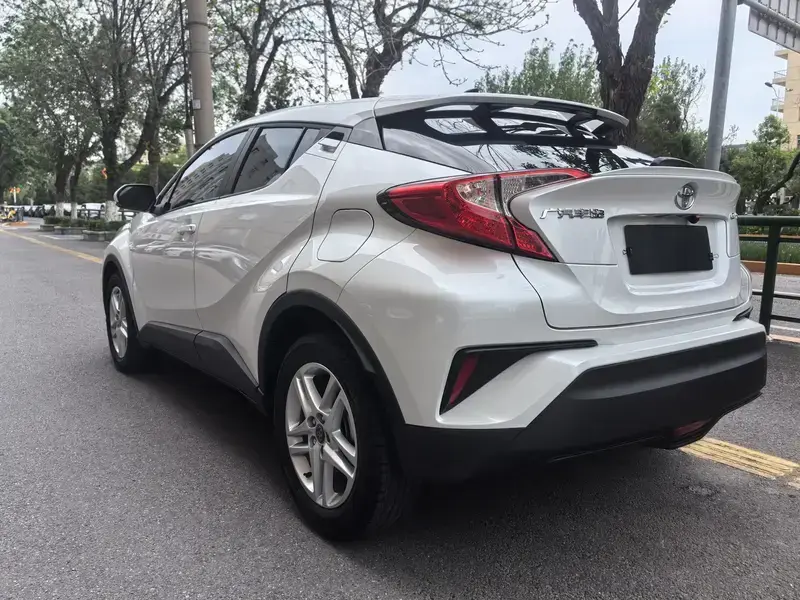 2023 Toyota C-HR с пробегом 22 800 км