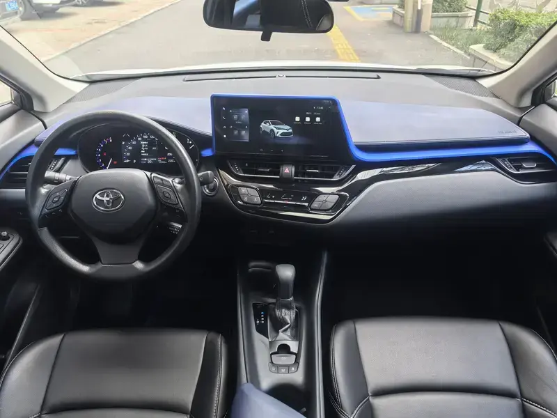 2023 Toyota C-HR с пробегом 22 800 км