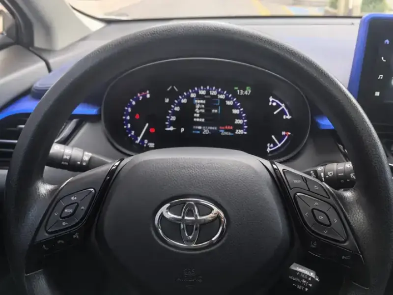 2023 Toyota C-HR с пробегом 22 800 км