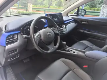 2023 Toyota C-HR с пробегом 22 800 км
