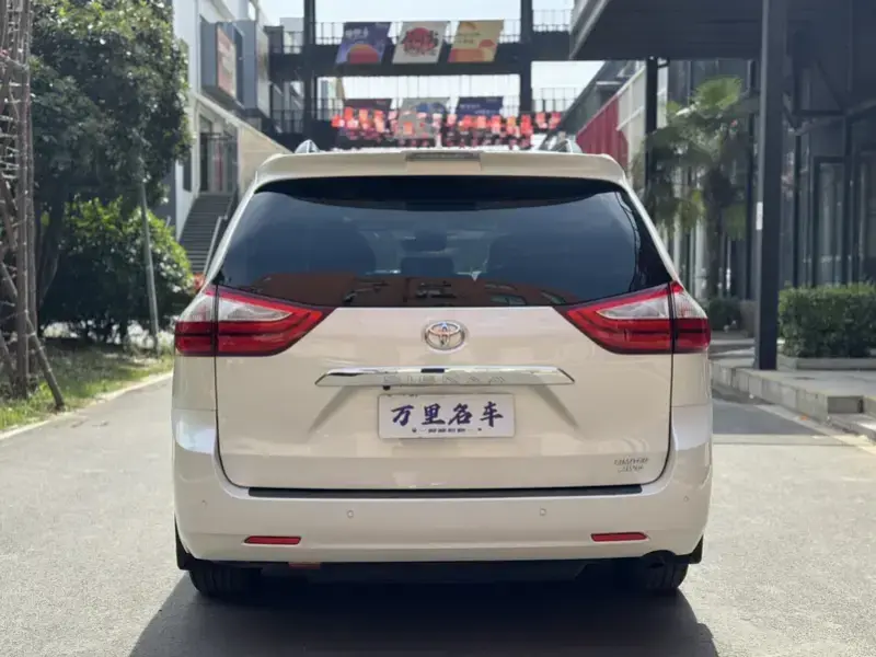 2019 Toyota Sienna с пробегом 84 700 км