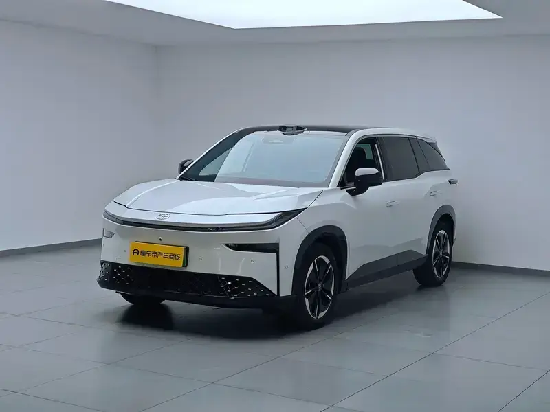 2025 Toyota bZ3X с пробегом 32 200 км