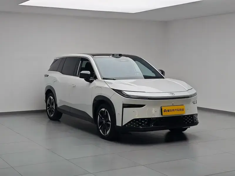 2025 Toyota bZ3X с пробегом 32 200 км