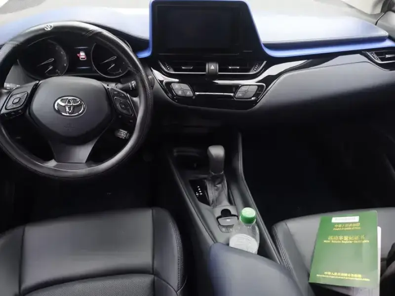 2022 Toyota C-HR с пробегом 17 600 км