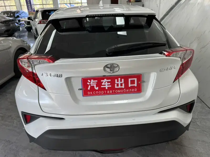 2022 Toyota C-HR с пробегом 17 000 км