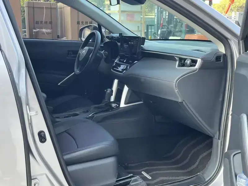 2024 Toyota Corolla Cross с пробегом 16 000 км
