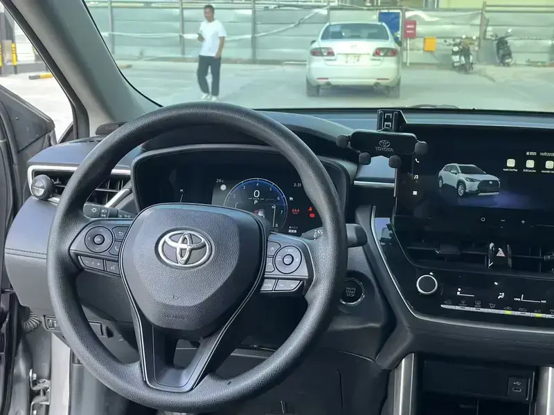 2024 Toyota Corolla Cross с пробегом 16 000 км