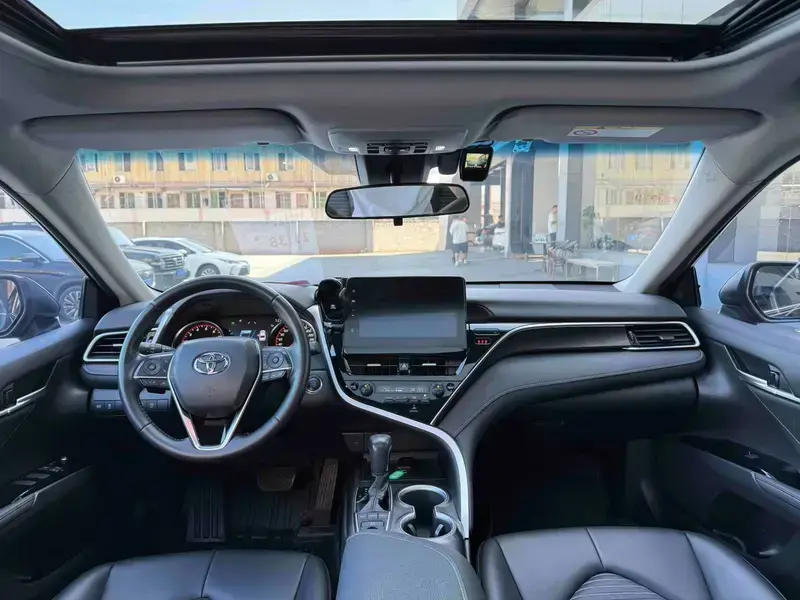 2023 Toyota Camry с пробегом 48 000 км