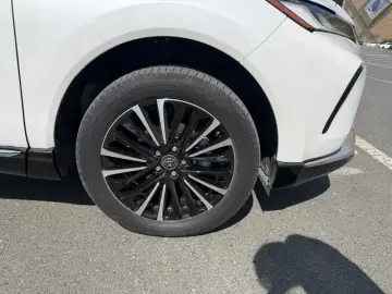 2022 Toyota Venza с пробегом 11 000 км