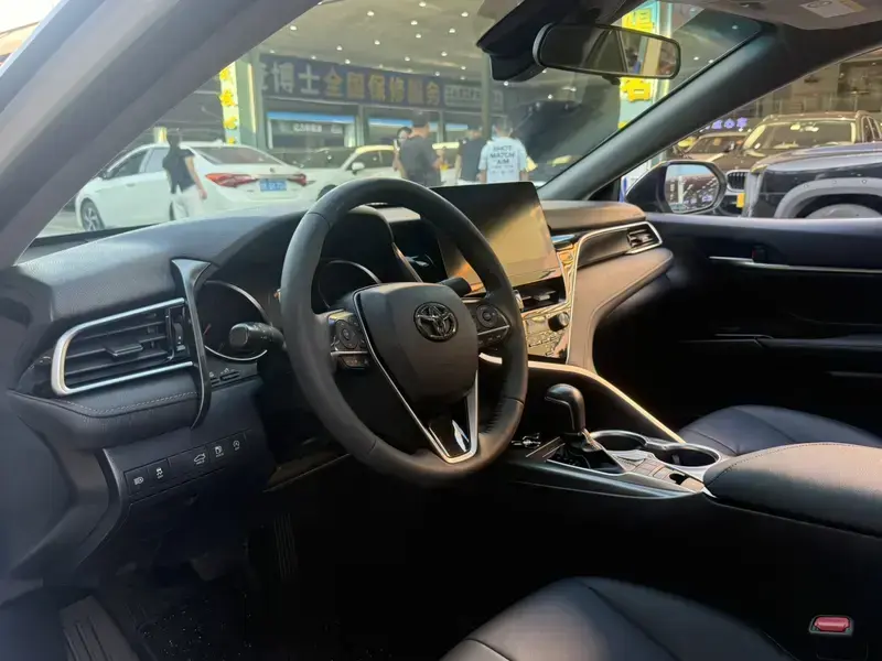 2021 Toyota Camry с пробегом 49 000 км