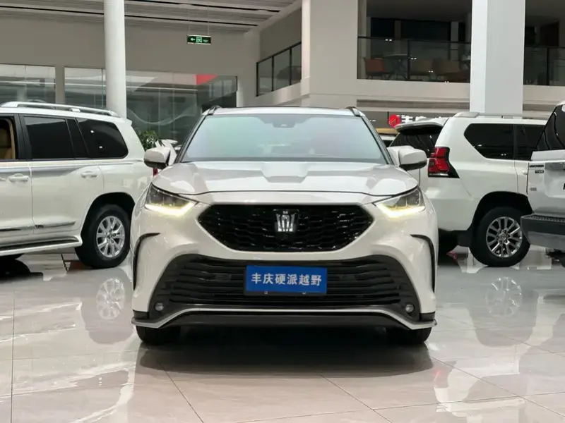 2023 Toyota Crown Kluger с пробегом 36 000 км
