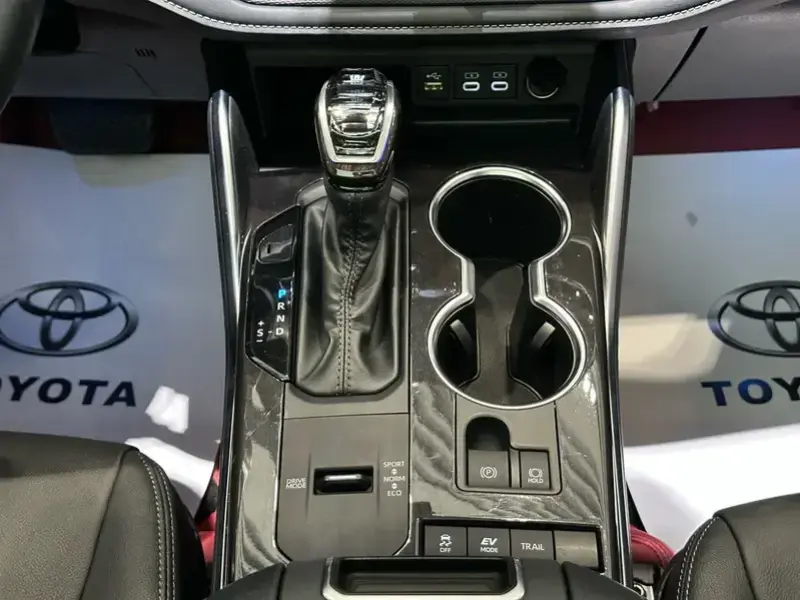 2023 Toyota Crown Kluger с пробегом 36 000 км