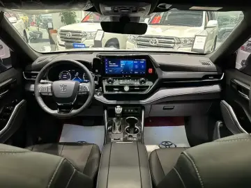 2023 Toyota Crown Kluger с пробегом 36 000 км