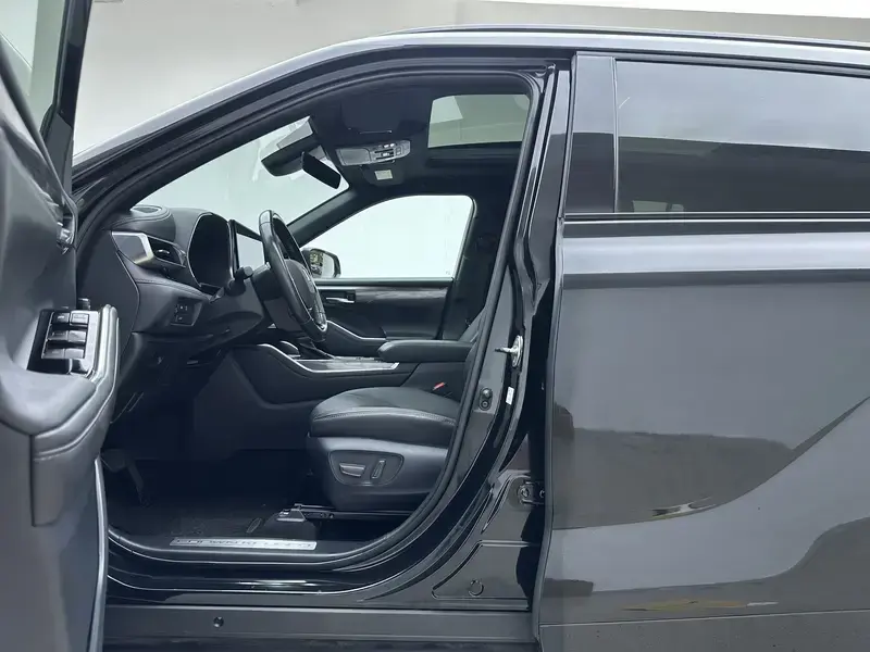 2024 Toyota Crown Kluger с пробегом 14 900 км