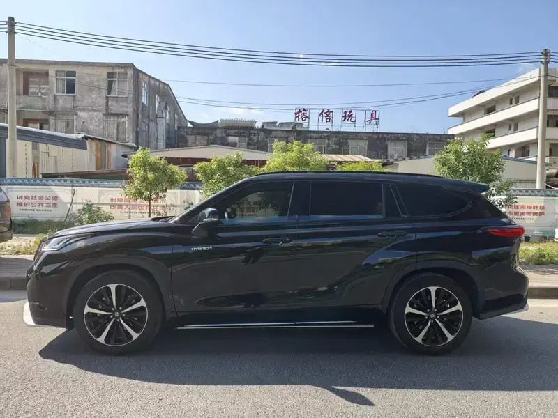 2021 Toyota Crown Kluger с пробегом 24 200 км