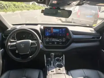 2021 Toyota Crown Kluger с пробегом 24 200 км