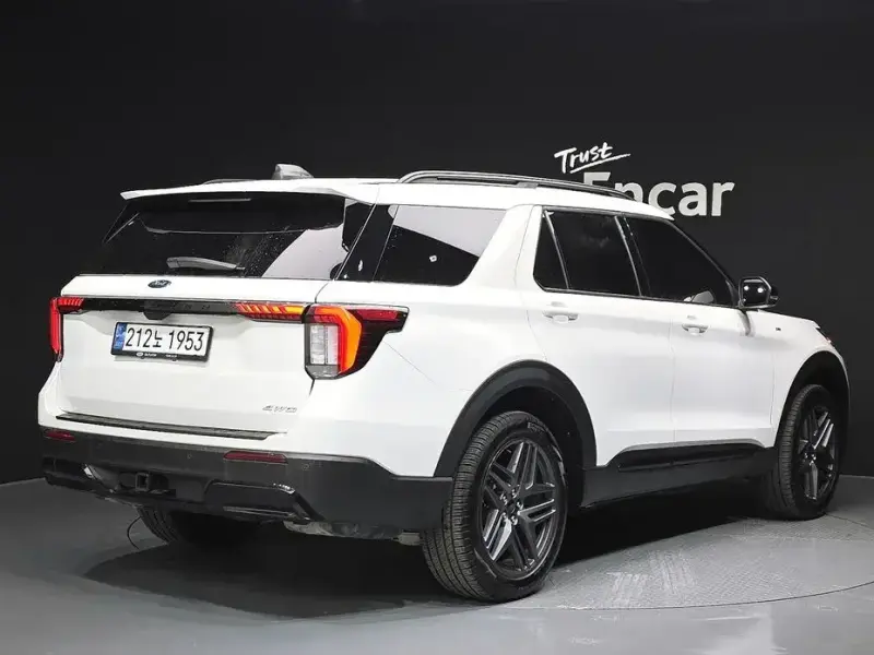 2024 Ford Explorer с пробегом 8 976 км