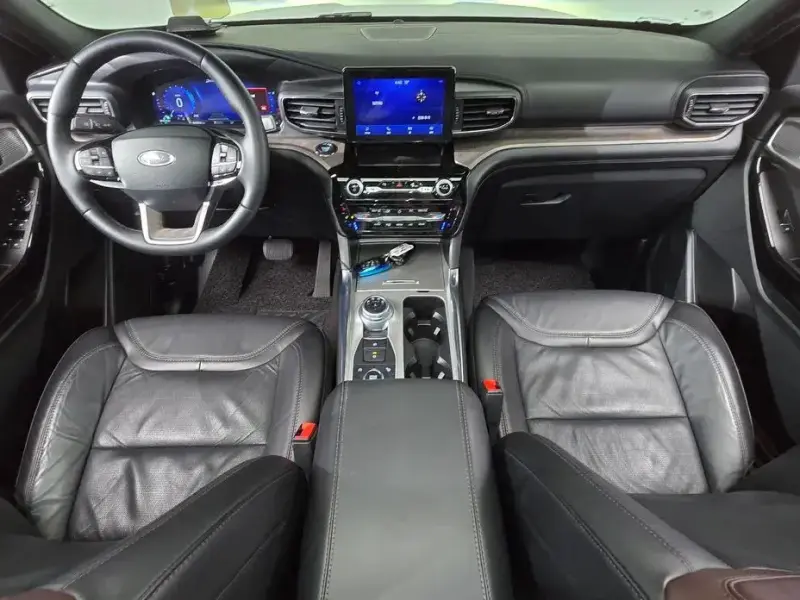 2023 Ford Explorer с пробегом 16 055 км