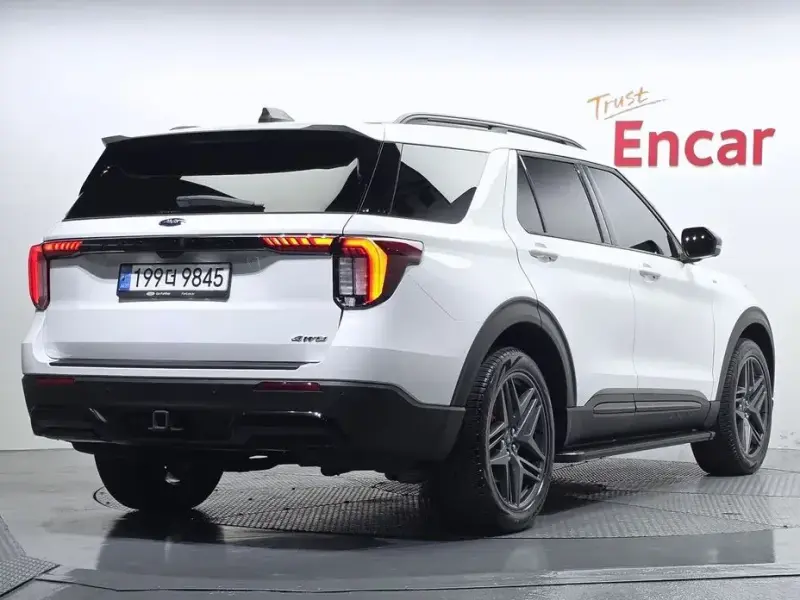 2025 Ford Explorer с пробегом 14 854 км