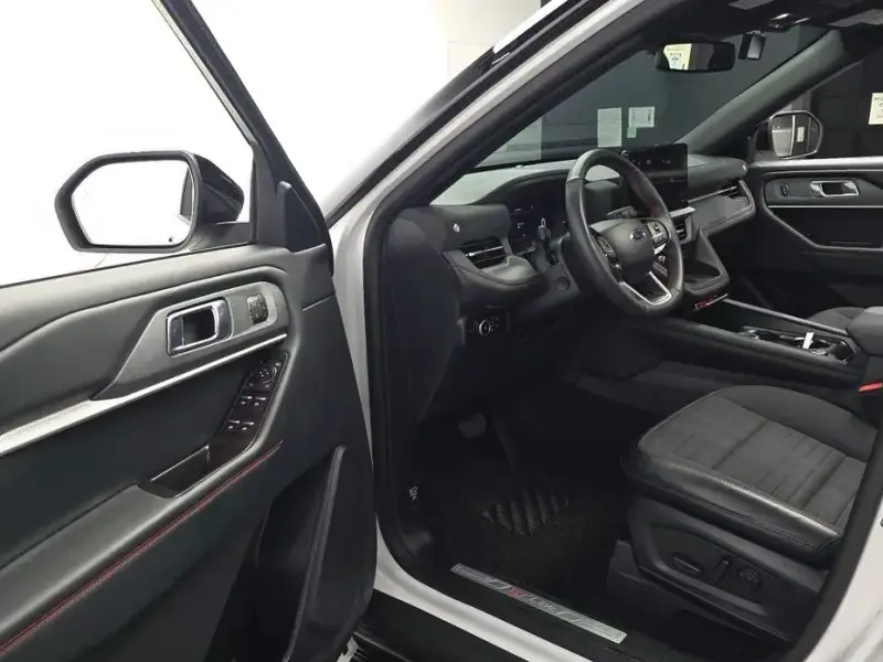2025 Ford Explorer с пробегом 14 854 км