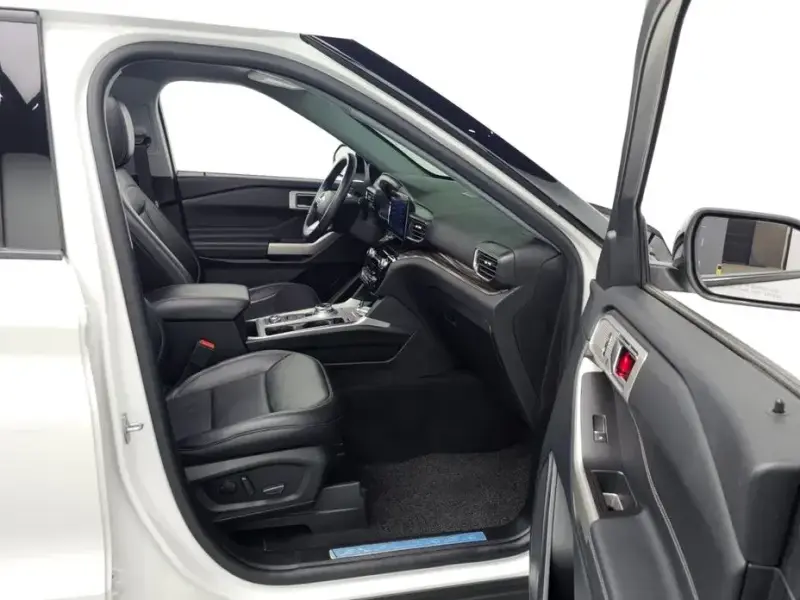 2023 Ford Explorer с пробегом 34 366 км