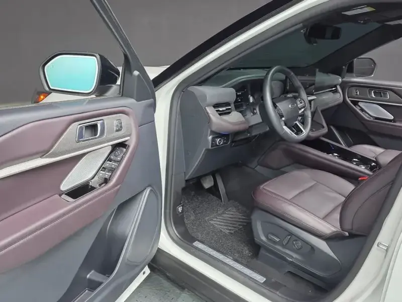 2025 Ford Explorer с пробегом 24 625 км