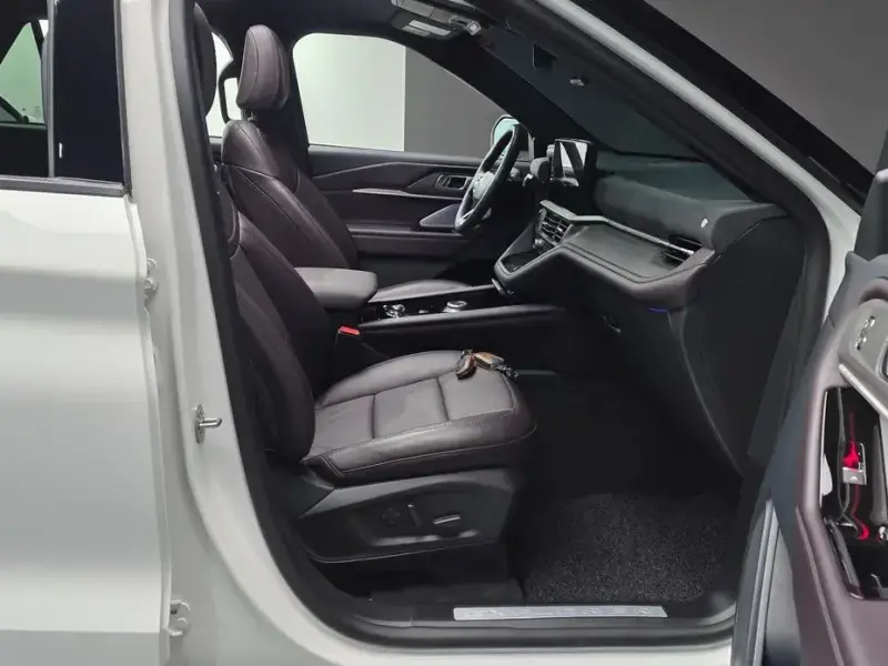 2025 Ford Explorer с пробегом 24 625 км