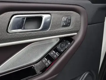 2025 Ford Explorer с пробегом 24 625 км