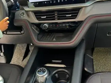 2025 Ford Explorer с пробегом 10 100 км
