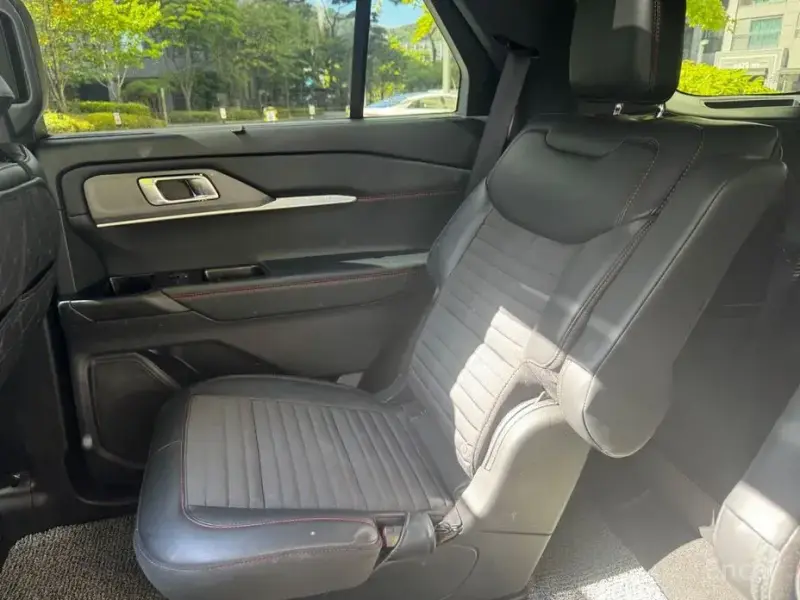 2025 Ford Explorer с пробегом 10 100 км