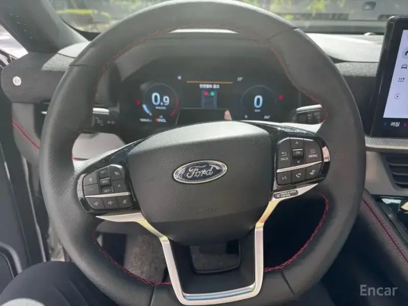 2025 Ford Explorer с пробегом 10 100 км
